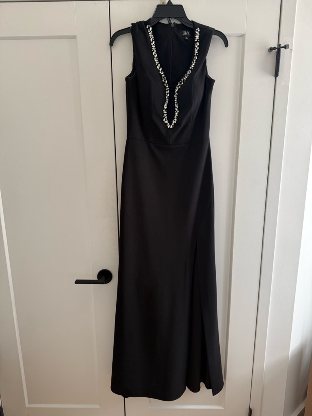 NWOT B&A by Betsey and Adam - Black Embellished V-Neck Evening Gown SZ 6